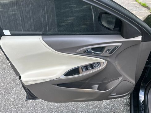 Used 2020 Chevrolet Malibu Premier FWD image 14