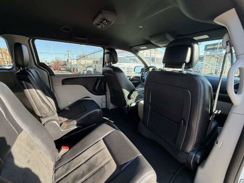Used 2019 Dodge Grand Caravan SXT image 26