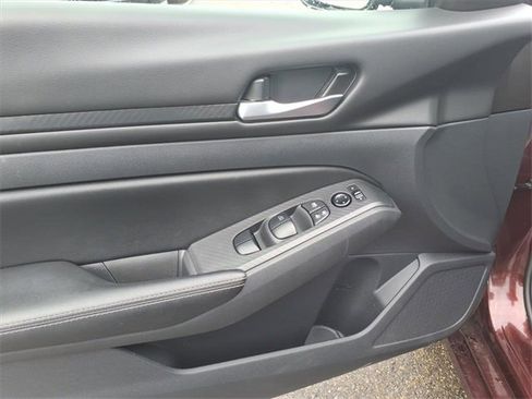 Used 2024 Nissan Altima 2.5 SV image 11