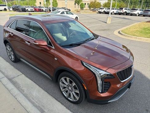 Used 2019 Cadillac XT4 Premium Luxury w/ Enhanced Visibility Package image 8