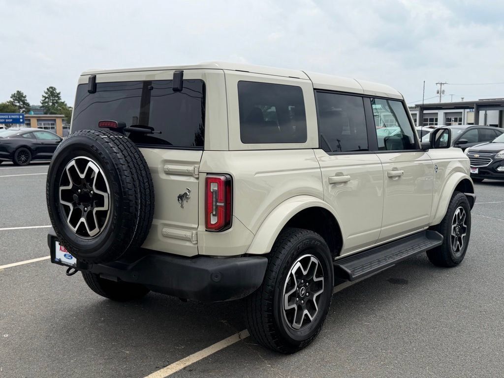 Used 2025 Ford Bronco Outer Banks AWD/4WD image 3