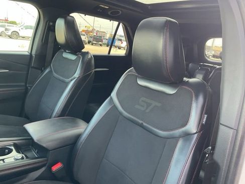 Used 2025 Ford Explorer ST image 6