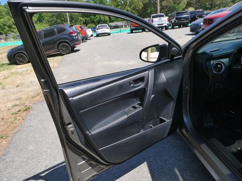 Used 2017 Toyota Corolla XLE FWD image 13