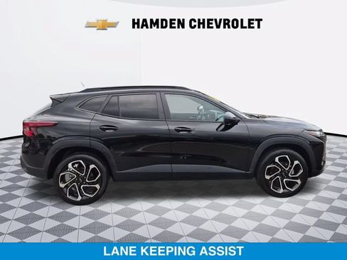 Used 2024 Chevrolet Trax RS w/ Sunroof Package FWD image 2