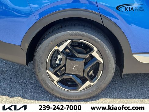 New 2026 Kia Sportage EX w/ EX Panorama Roof Package FWD image 9