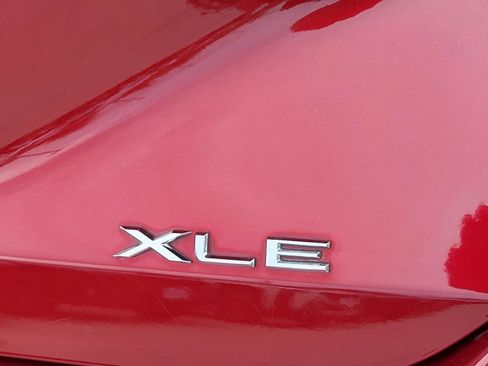 Used 2022 Toyota Avalon XLE image 5