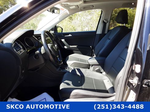 Used 2019 Volkswagen Tiguan SE w/ Panoramic Sunroof Package image 11