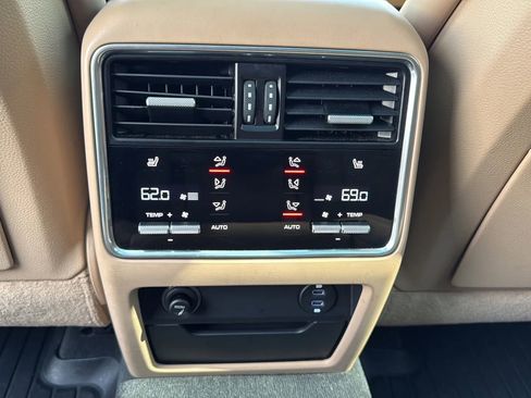 Used 2020 Porsche Cayenne image 26