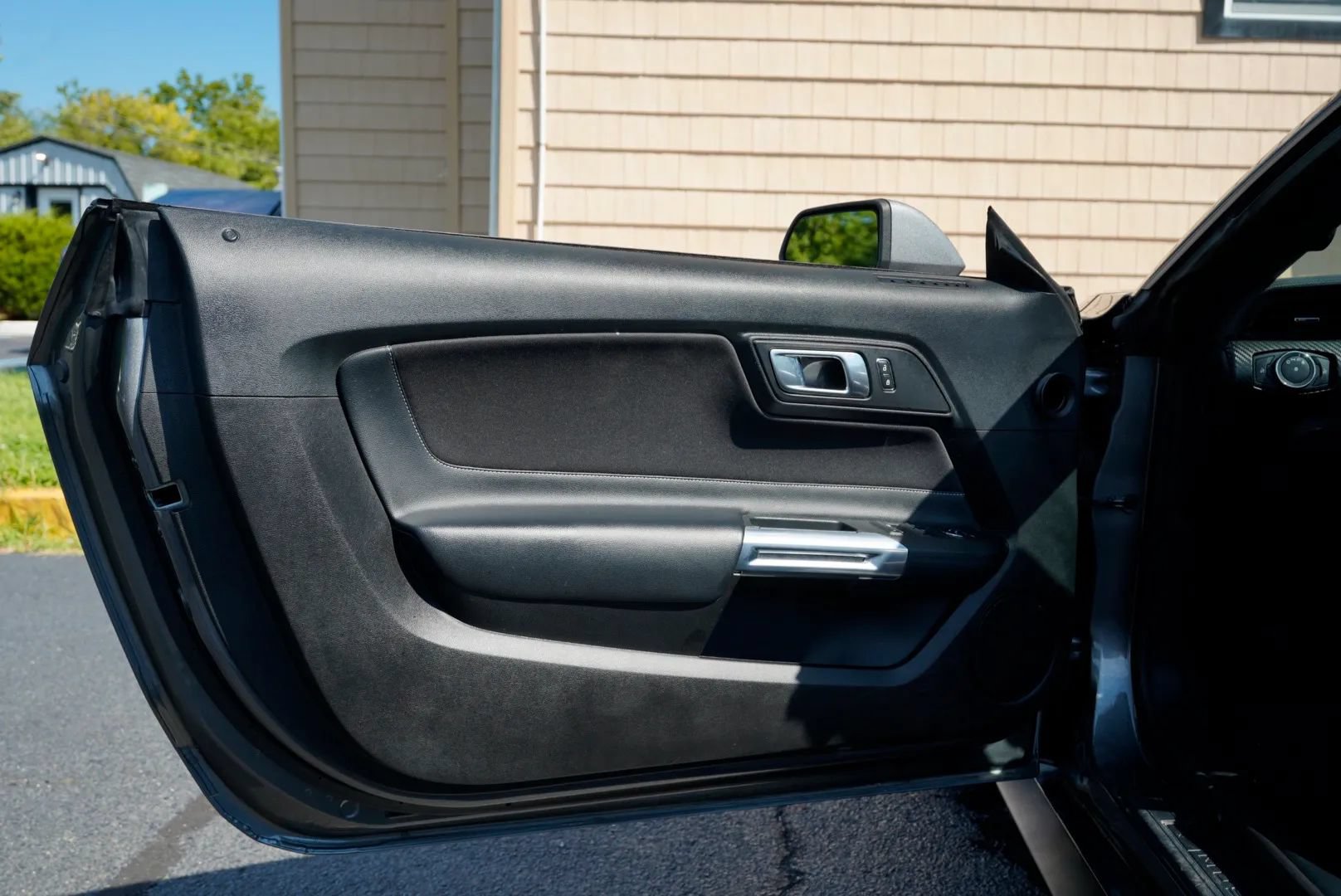 Used 2021 Ford Mustang Convertible RWD image 25