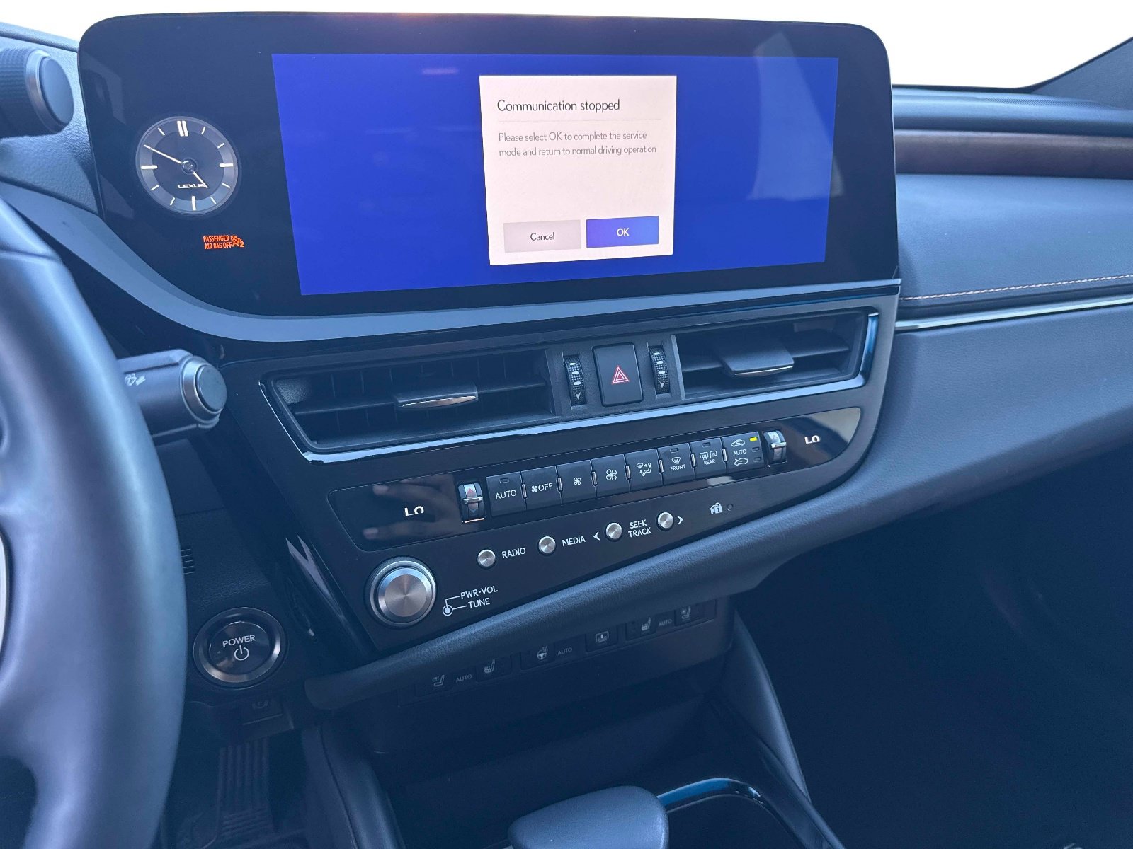 Used 2024 Lexus ES 300h w/ Premium Package FWD image 25