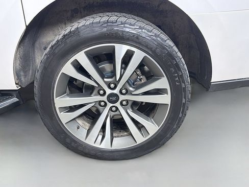 Used 2019 Ford Expedition Max XLT w/ Equipment Group 202A AWD/4WD image 29