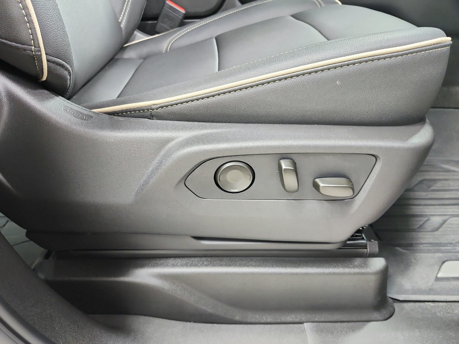 Used 2026 GMC Yukon Elevation w/ Elevation Premium Package AWD/4WD image 42