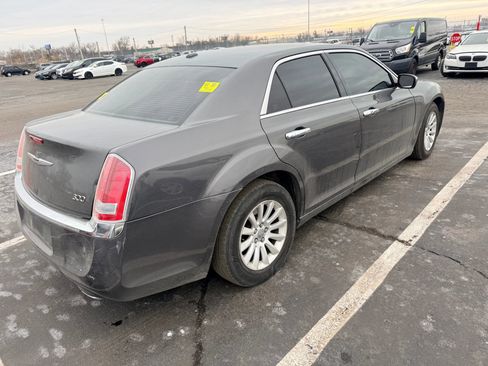 Used 2014 Chrysler 300 image 3