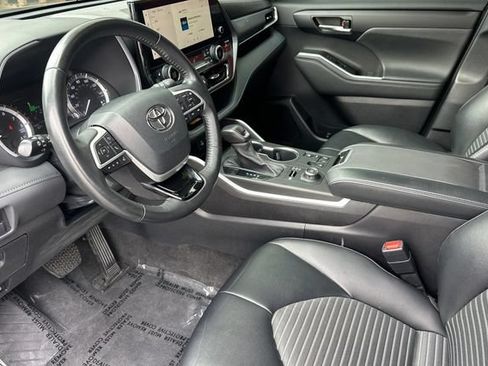 Used 2023 Toyota Highlander XSE AWD/4WD image 11