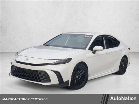 Certified 2025 Toyota Camry SE image 1