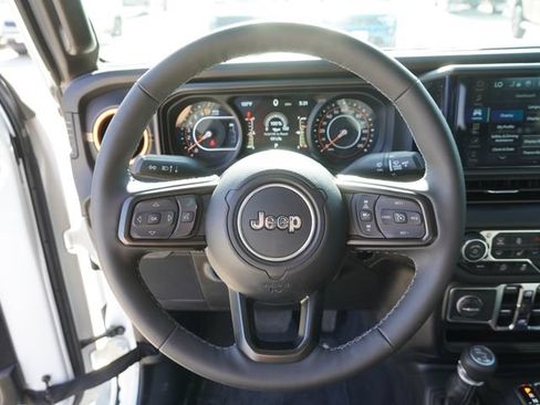 Used 2025 Jeep Gladiator Sport AWD/4WD image 15