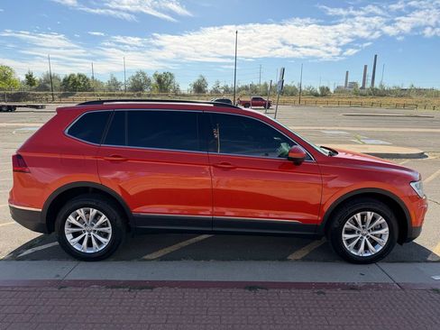 Used 2018 Volkswagen Tiguan SE w/ Panoramic Sunroof Package AWD/4WD image 4