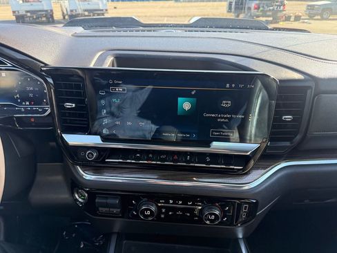 Used 2023 Chevrolet Silverado 1500 LT Trail Boss w/ Convenience Package II image 21