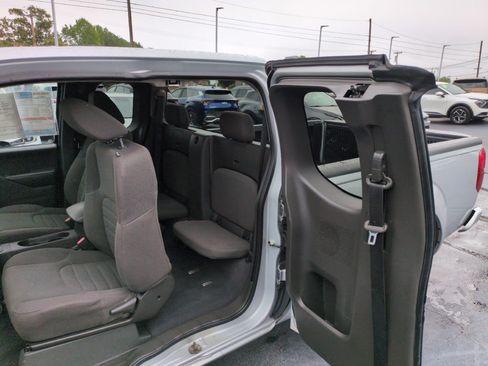Used 2019 Nissan Frontier S RWD image 23