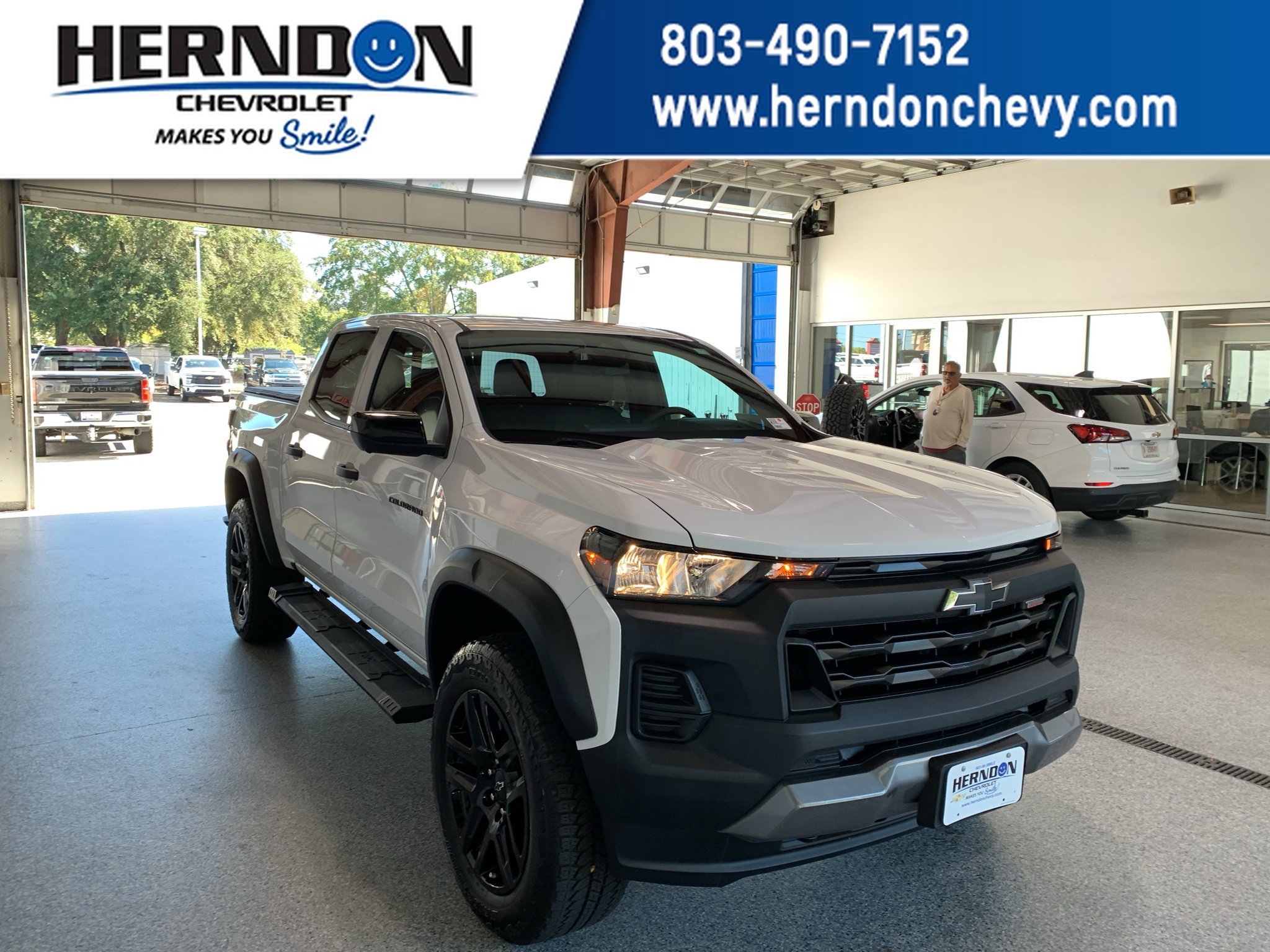 Used 2024 Chevrolet Colorado Trail Boss w/ Technology Package AWD/4WD image 1