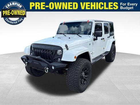 Used 2018 Jeep Wrangler Unlimited Sahara w/ Connectivity Group AWD/4WD image 1