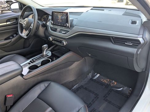 Used 2025 Nissan Altima 2.5 SR image 30