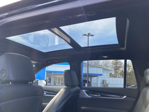 Used 2025 Cadillac XT6 Premium Luxury image 19