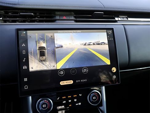 Used 2023 Land Rover Range Rover SE image 24