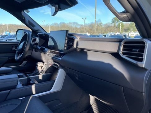Used 2025 Toyota Tundra Limited image 26