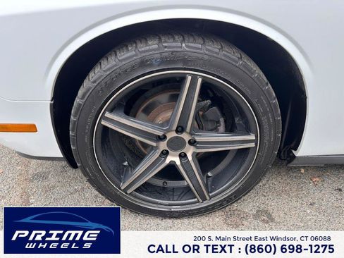 Used 2012 Dodge Challenger SXT image 18