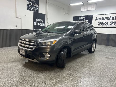Used 2017 Ford Escape SE image 3