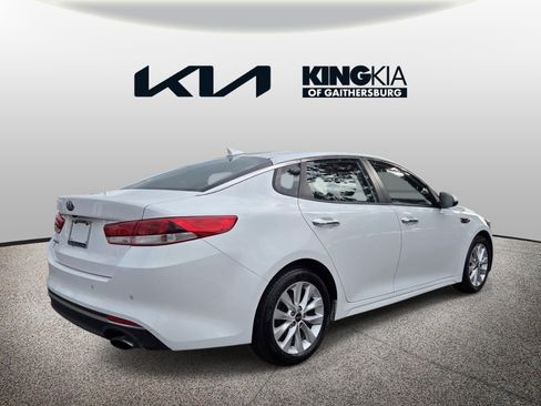 Used 2018 Kia Optima LX w/ 17" Alloy Wheels Package FWD image 3