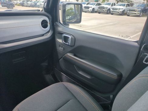 Used 2025 Jeep Wrangler Unlimited Sahara w/ Safety Group AWD/4WD image 18