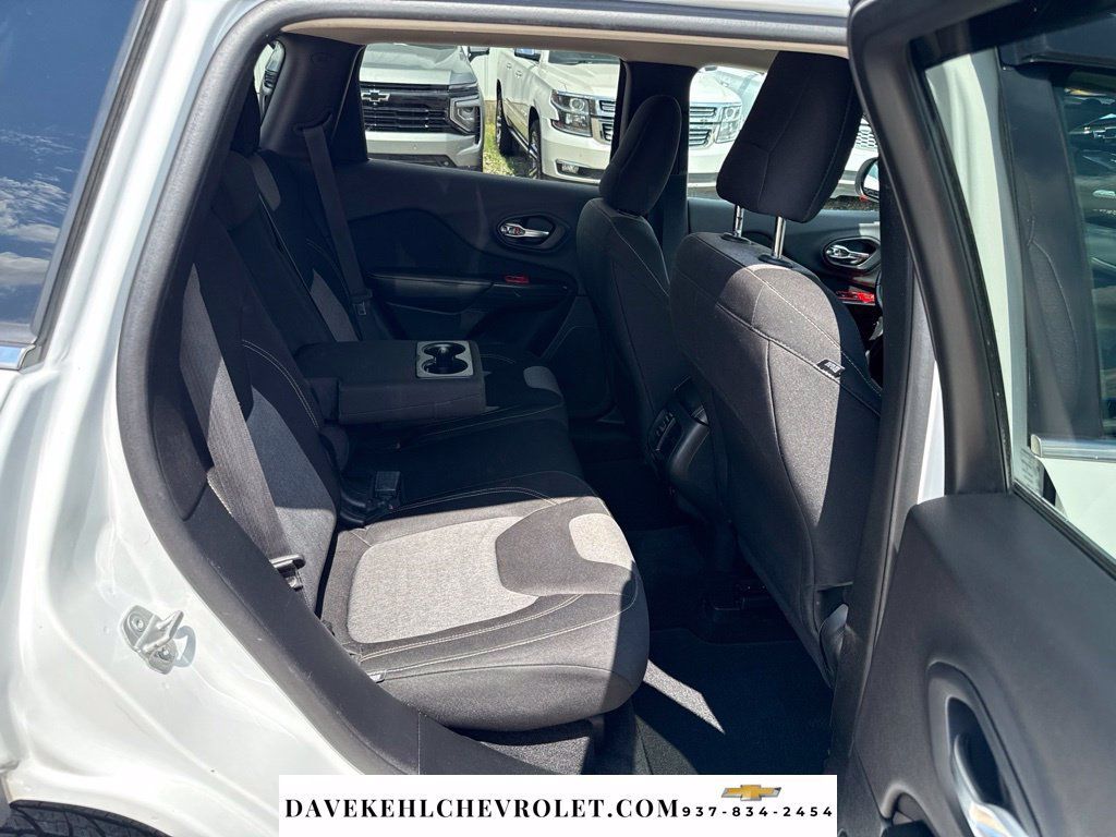 Used 2014 Jeep Cherokee Latitude FWD image 27