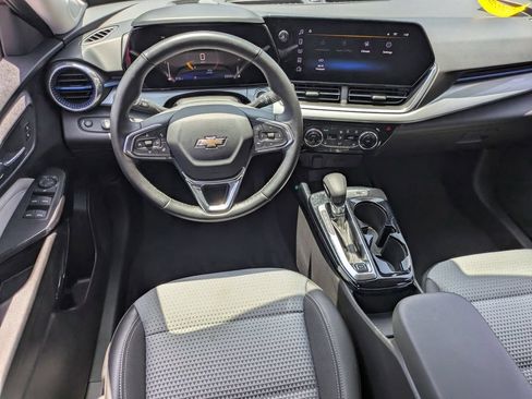 Used 2025 Chevrolet Trax LT w/ LT Convenience Package FWD image 25