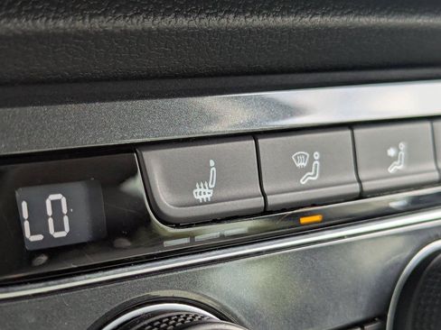 Used 2018 Volkswagen Tiguan SEL AWD/4WD image 21