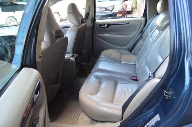Used 2005 Volvo XC70 AWD/4WD image 41
