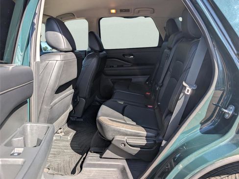 Used 2022 Nissan Pathfinder SL w/ SL Black Package image 28