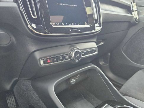 Used 2023 Volvo XC40 Recharge Ultimate image 30