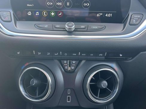 Used 2025 Chevrolet Blazer LT FWD image 24