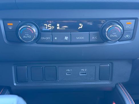 Used 2024 Nissan Frontier PRO-4X w/ Off-Road Protection Package image 39