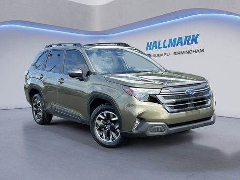 Certified 2025 Subaru Forester Premium AWD/4WD image 1