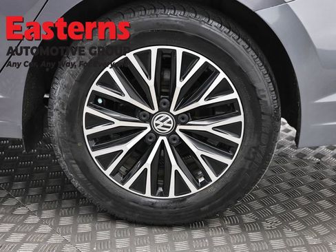 Used 2020 Volkswagen Jetta SE w/ SE Cold Weather Package image 34