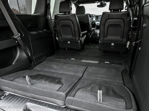 Used 2024 Chrysler Pacifica Limited w/ S Appearance Package image 19