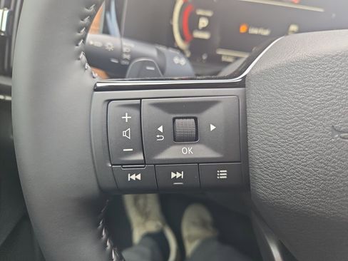 New 2026 Nissan Pathfinder Platinum FWD image 17