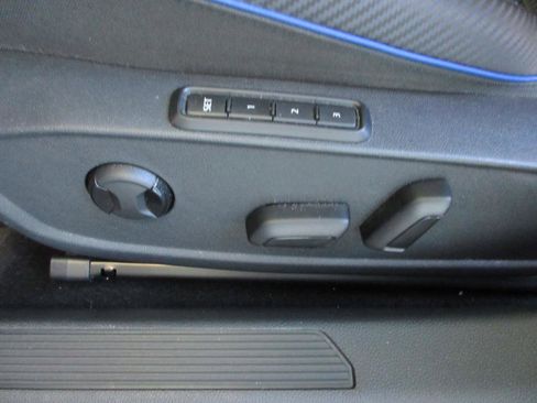 Used 2022 Volkswagen Golf R AWD/4WD image 8