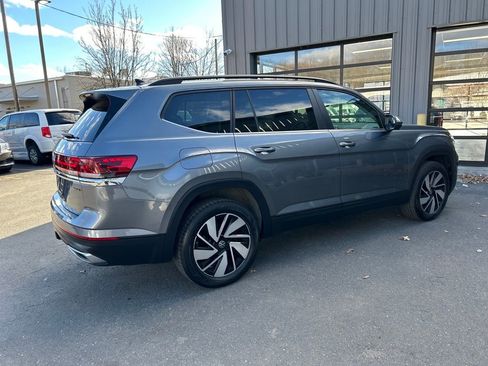Used 2025 Volkswagen Atlas SE AWD/4WD image 3