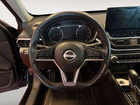 Used 2024 Nissan Altima 2.5 SR w/ SR Premium Package FWD image 12