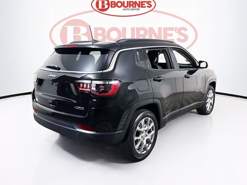 Used 2022 Jeep Compass Latitude AWD/4WD image 9