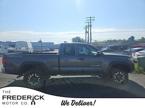 Used 2016 Toyota Tacoma TRD Off-Road w/ Towing Package image 1